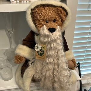 Boyd’s Bears Archive Collection. Millenium 2000 Bear on stand